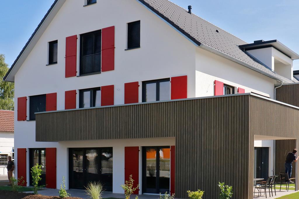 Gebäude Außenansicht mit neuer Außenwand-Gestaltung